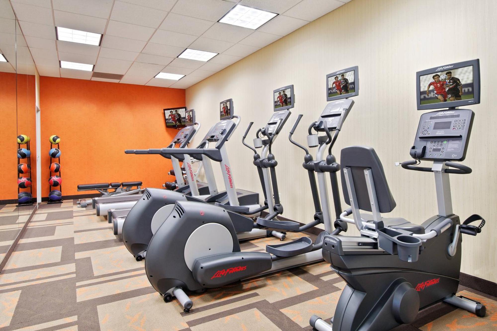 Courtyard By Marriott Downtown 3*