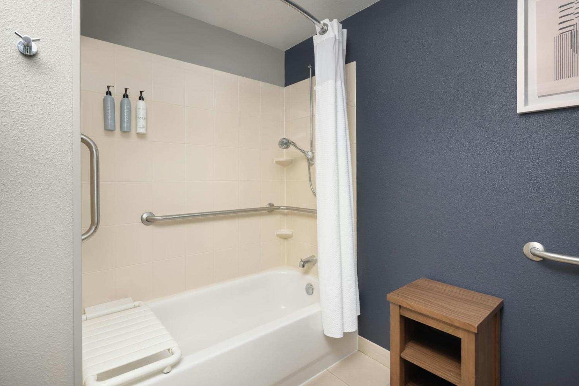 Courtyard By Marriott Downtown 3*