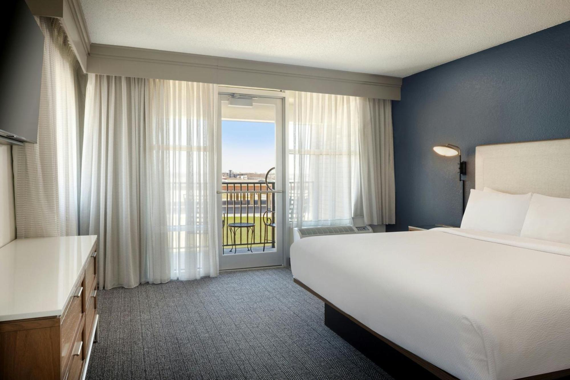 Courtyard By Marriott Downtown