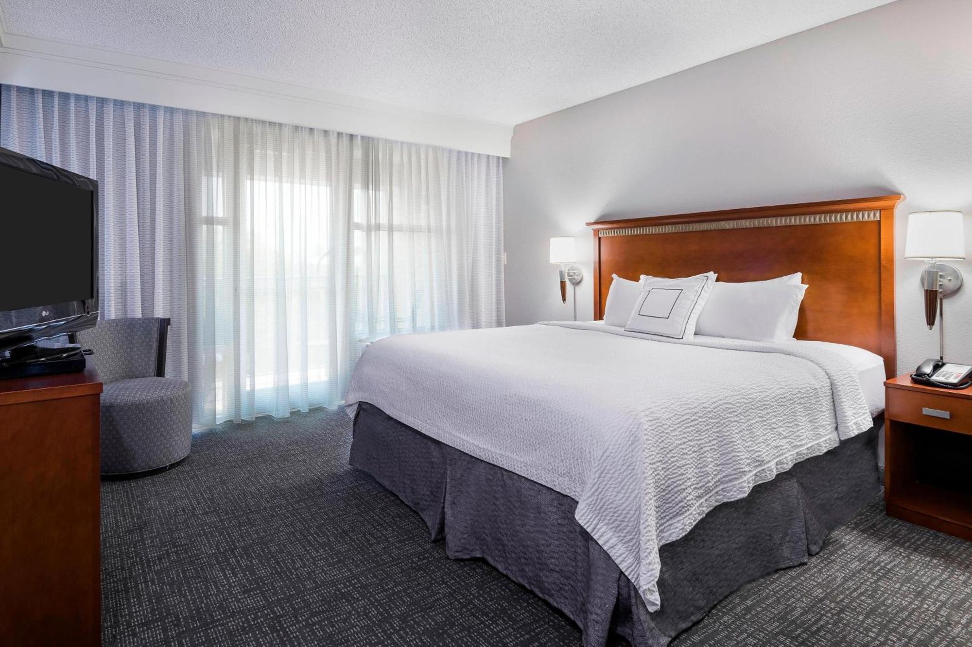Courtyard By Marriott Downtown 3*