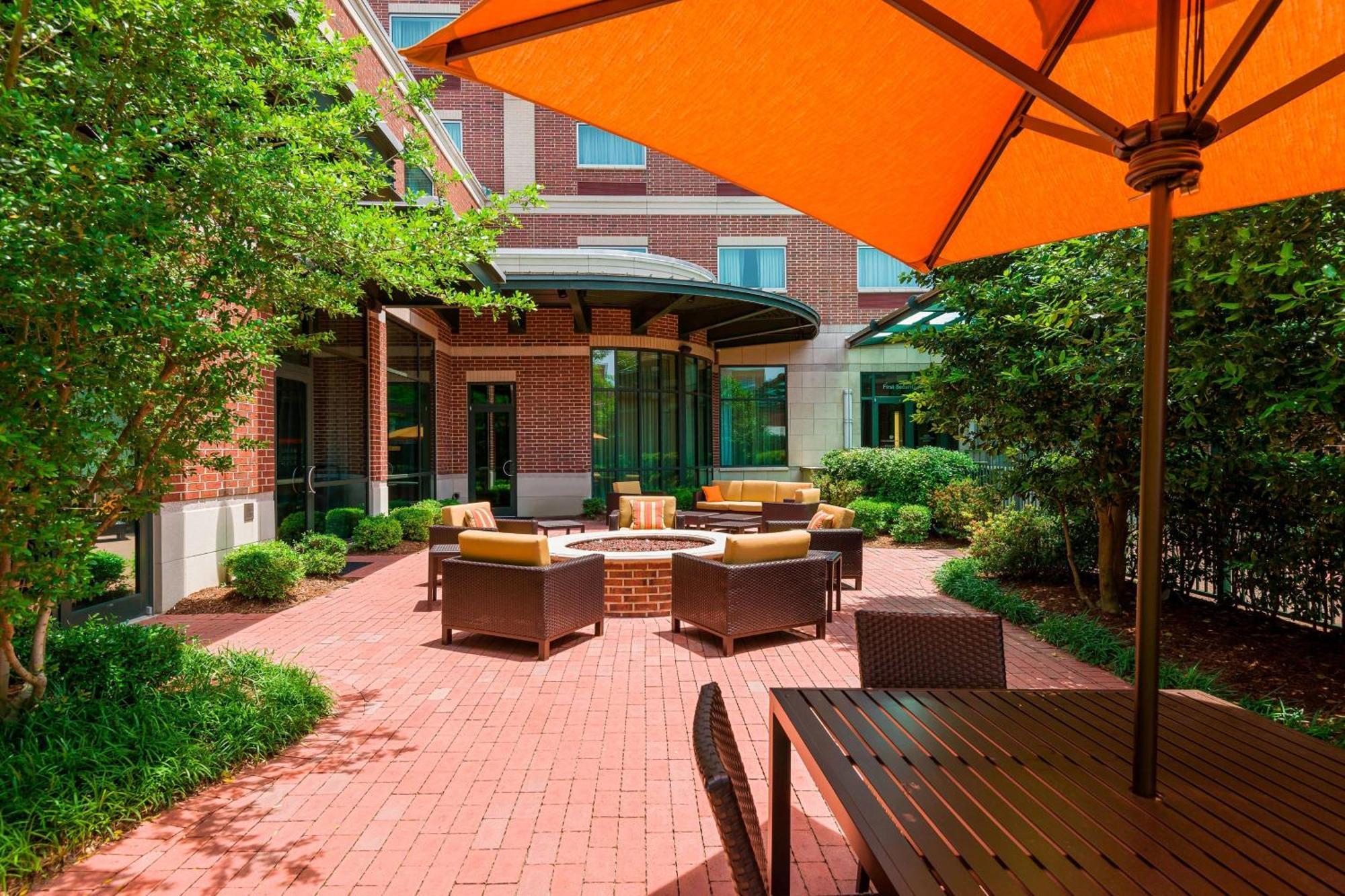 Courtyard By Marriott Downtown 3*