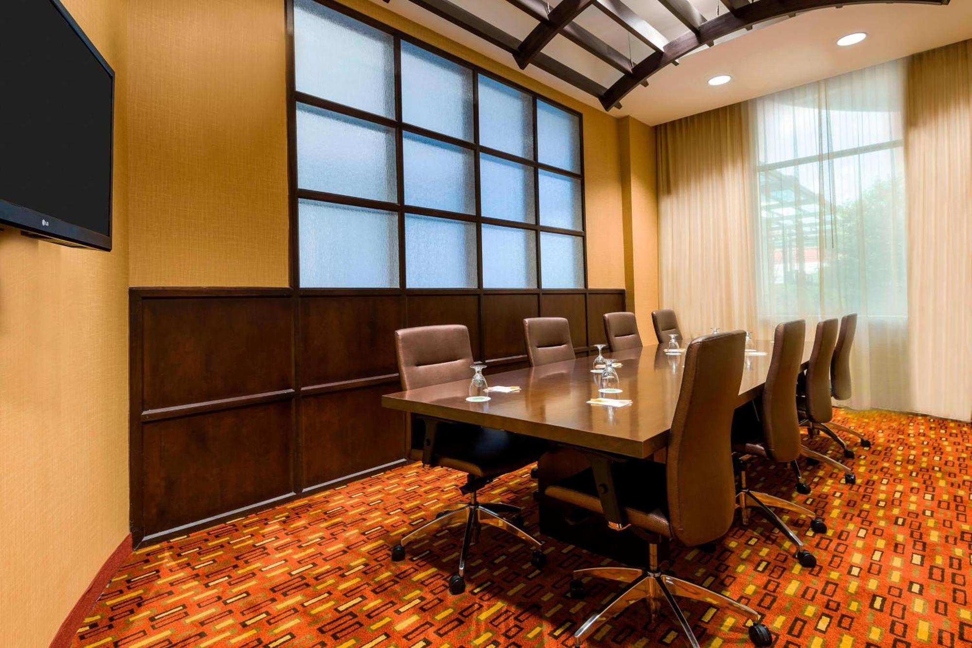 Courtyard By Marriott Downtown